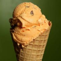 Ice Cream Cone · Servido en cono waffle / Served on waffle cone.