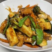 Hunan Chicken · Chicken with Zucchini, carrots, peapods, baby corn, mushroom and broccoli. Spicy. Served wit...