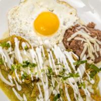 Chilaquiles Verdes / Green Chilaquiles · Con crema, cebolla, queso y huevos. / Served with sour cream, onion, cheese and eggs.