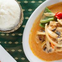 Pad Ped · coconut curry sauce | bell pepper|mushroom|white onion |eggplant