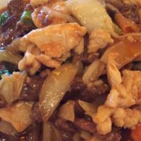 Pad Lad Nar · Hot. Stir fried wide rice noodles topped with chicken, beef, shrimp, and vegetables in chef'...