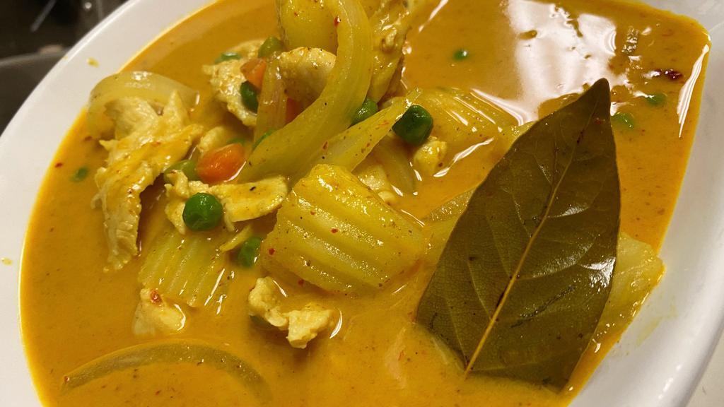 Yellow Curry · Yellow curry paste with coconut milk, potatoes and onions.