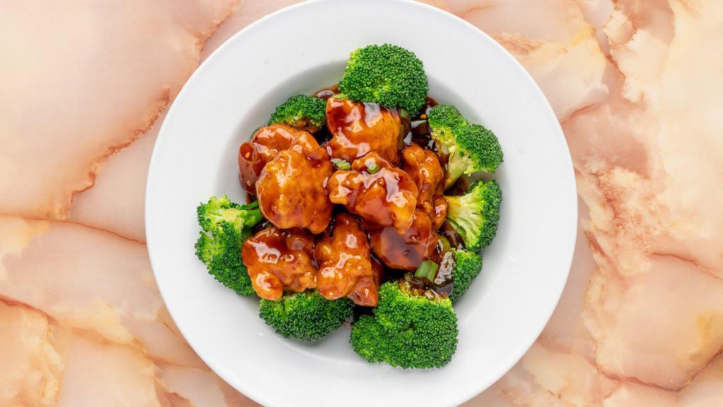 General Tso'S · Deep fried chunk chicken or tofu with broccoli and in spicy chef's special sauce