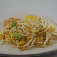 Pad Thai Woonsen · Stir fried transparent noodles with egg, green onions, bean sprouts, tamarind juice, served ...
