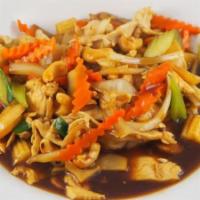 Pad Prik · Onion, green onion, and bell pepper, stir-fry with brown sauce.
