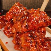 Spicy Honey Garlic Korean Fried Chicken / 韩国辣蜂蜜蒜香 · Deep Fried 6 pieces chicken, with famous house spicy honey garlic sauce， mild spicy