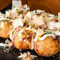 Takoyaki / 章鱼小丸子 · 5 pieces fried dough with octupus inside, spicy mayo and brown sauce, bonito fish flakes