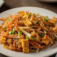 Pad Woon Sen · Stir-fried glass noodles with onion, carrots, bean sprouts, green peas, and egg.