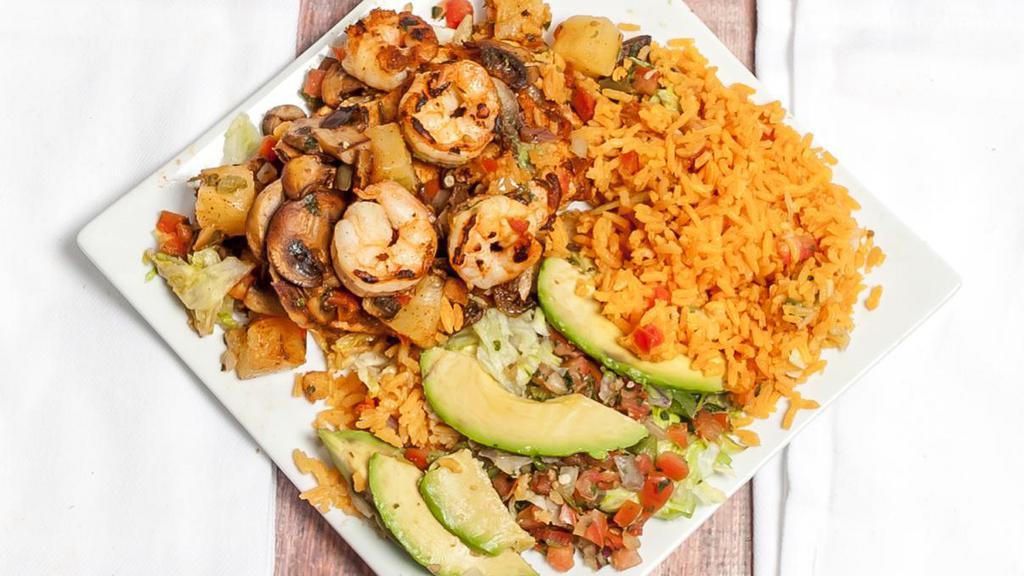 Pollo Cancun · Chicken breast and shrimp accompanied by a mixture of pineapple, pico de gallo and mushrooms deliciously seasoned, accompanied with tasty rice and salad made of lettuce, tomato and avocado slices and tortillas.