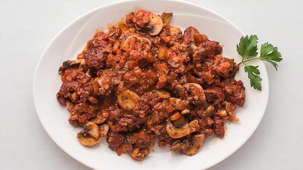 Sojok · Spicy beef sausage · onions · mushrooms · tomato sauce