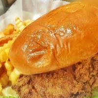 Crispy Chicken · Fried chicken breast, lettuce,
tomato, home sauce.