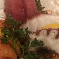 Sashimi App · *Contains raw or undercooked ingredients.

chef's choice of 6 pieces sashimi.