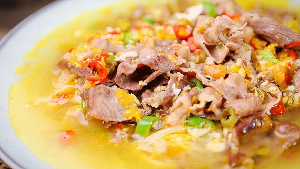 Sour Soup With Beef 酸汤肥牛  · Hot