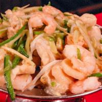 Fong'S Chow Mein · Chicken and shrimp.