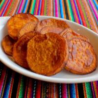 Camotes Fritos · Fried sweet potato slices.