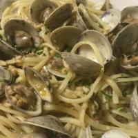 Linguine Al Mollusco · linguine with clams, in garlic and oil.