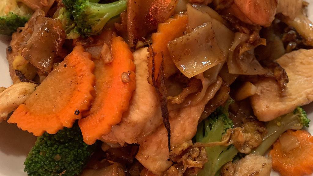 Pad See Ew · Wide rice noodles with soy sauce, broccoli, carrots and egg.