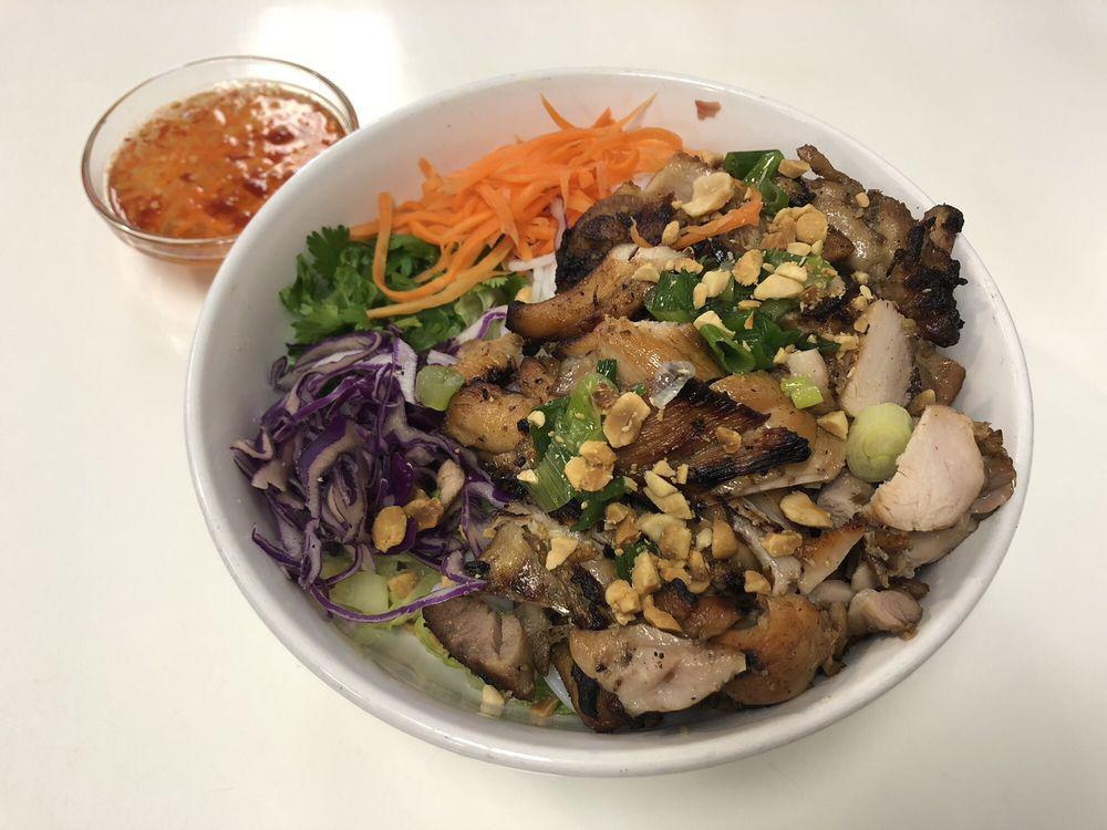 Rolls N Bowls · Vietnamese · Salad · Pho