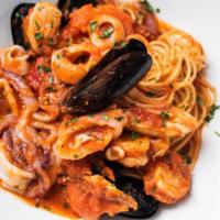 Spaghetti Scoglio · De Cecco Spaghetti, mussels, calamari, shrimp, branzino, tomato sauce