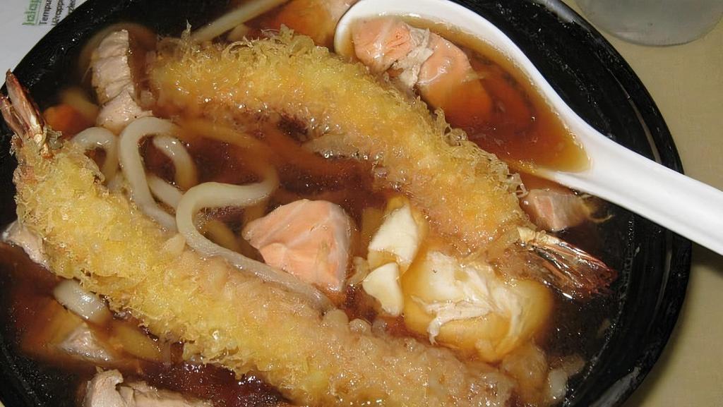 Nabeyaki Seafood Udon · Udon noodle soup with seafood.