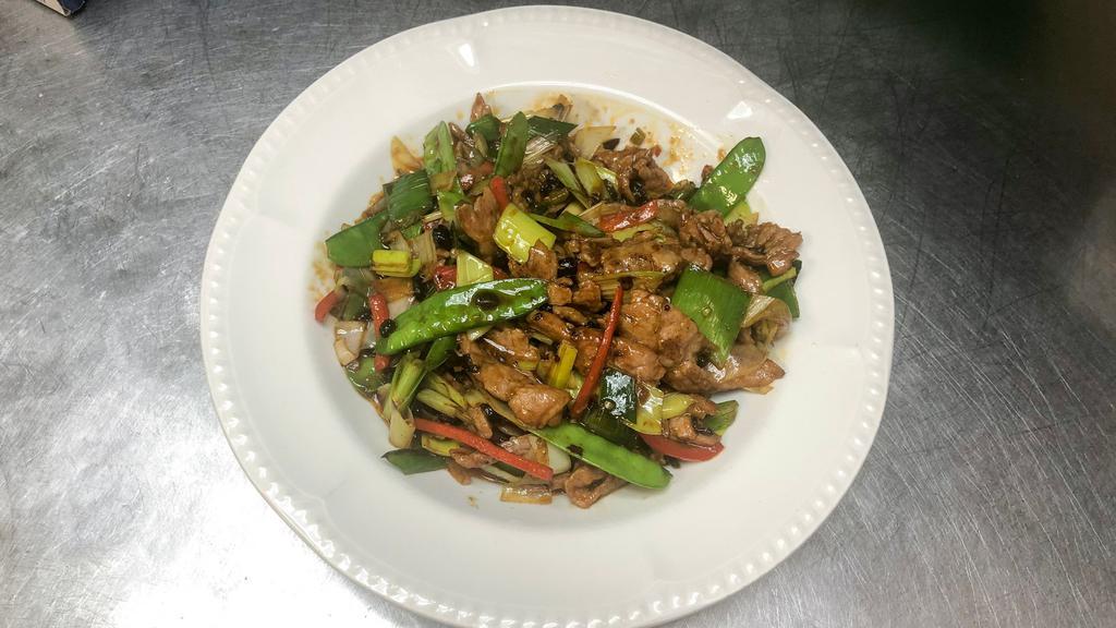 Spicy Hunan Beef · Spicy. Stir-fried with sliced onions, green pepper, red pepper, black bean, and Szechuan chili oil.