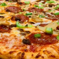 Deluxe · Pepperoni, sausage, onions, mushrooms, and green peppers.