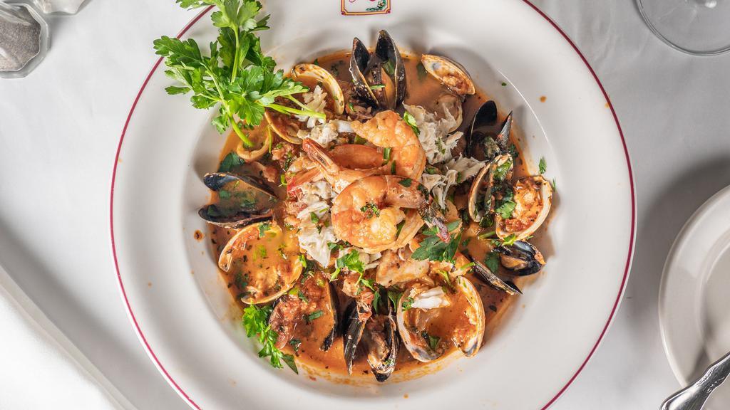 Cioppino Mediterranean · Mussels clams, crabmeat, calamari, and fresh fish cooked in a light tomato broth and fresh herbs. Over linguine.