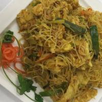 Singapore Street Noodles · Spicy, Gluten free. Chicken, eggs, carrots, scallions, bean sprouts, and napa, stir-fried wi...