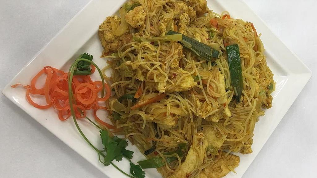 Singapore Street Noodles · Spicy, Gluten free. Chicken, eggs, carrots, scallions, bean sprouts, and napa, stir-fried with thin rice noodles in a southeast Asian yellow curry.