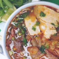Hue Noodle · Bun Bo Hue
Beef & Pork w/thich rice noodle-spicy beef broth
