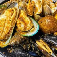 Seafood Combo · 1/2 lb Green Mussel, 1/2 lb Black Mussel, 1/2 lb Clams