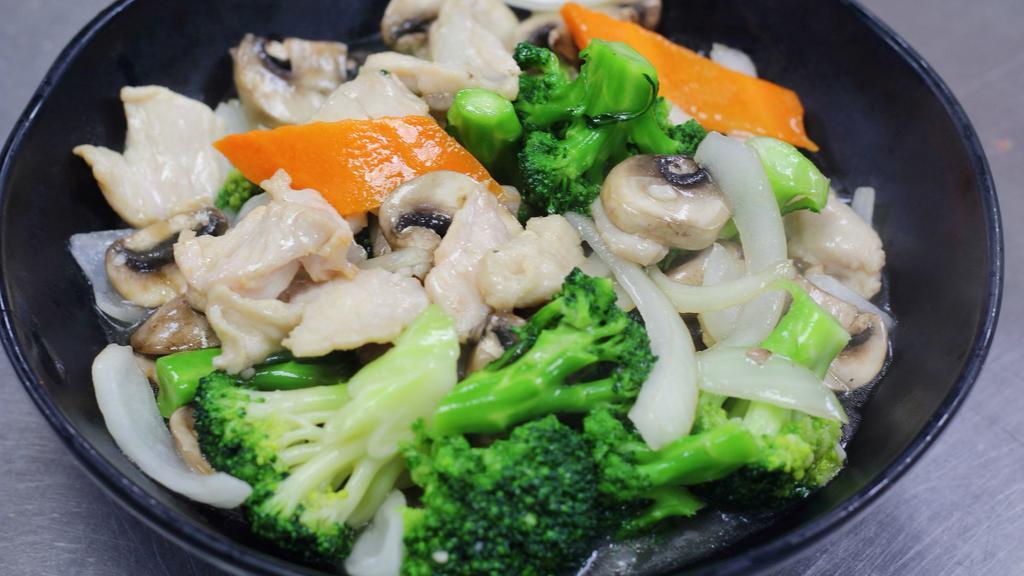 Moo Goo Gai Pan · Chicken breast prepared with mushrooms, bamboo shoots, water chestnuts, and other vegetables
