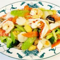 Seafood Delight · Stir fry lobster, scallops, and jumbo shrimp with mixed veg, in white sauce.