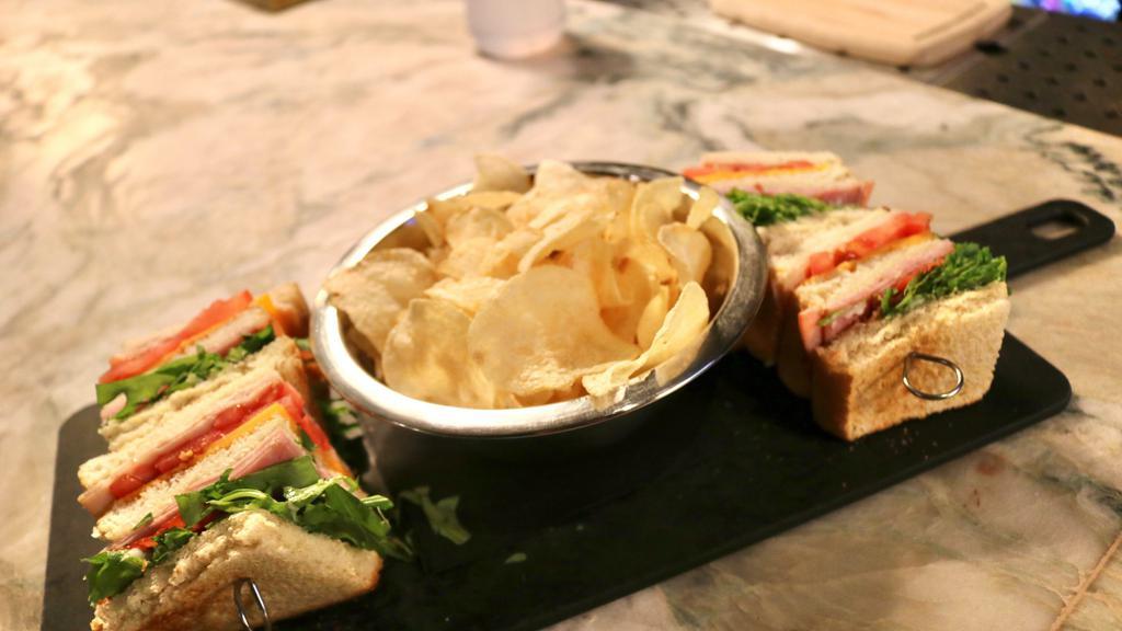 Cannnibal'S Club Sandwich · Turkey, ham, bacon, lettuce, tomato, mayo on sourdough.
Served with Chips