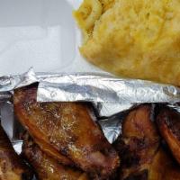 Smoked Chicken Wings With Mac & Cheese · 