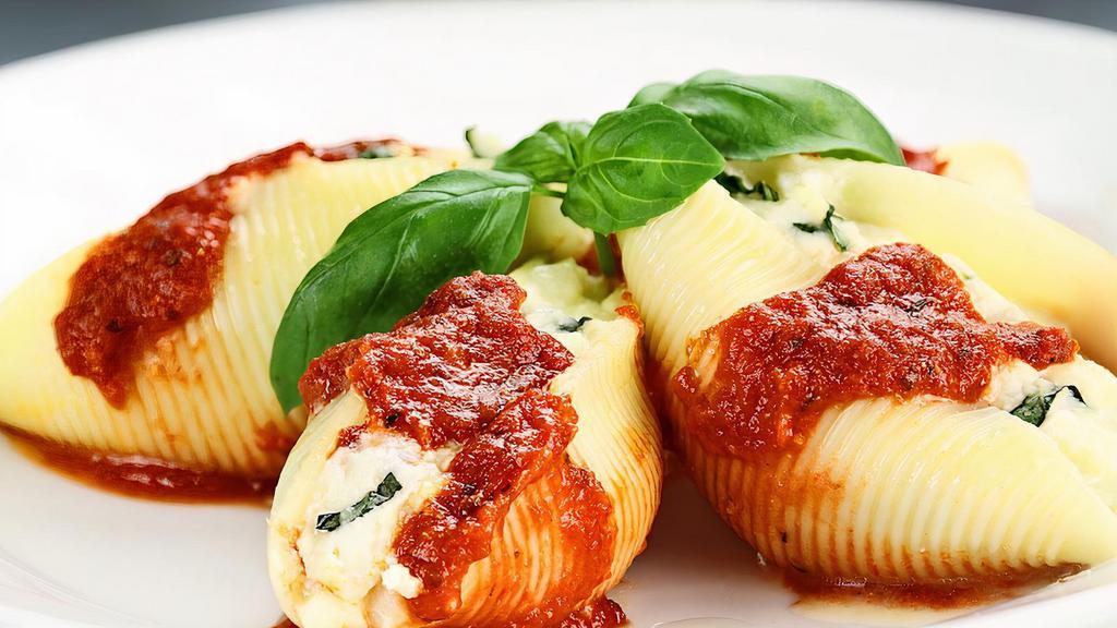 Ny Stuffed Shells · 5 PCS Cheese filled shells with a sprinkle of spices and baked with marinara sauce and Mozzarella cheese. Includes side salad and garlic knots.