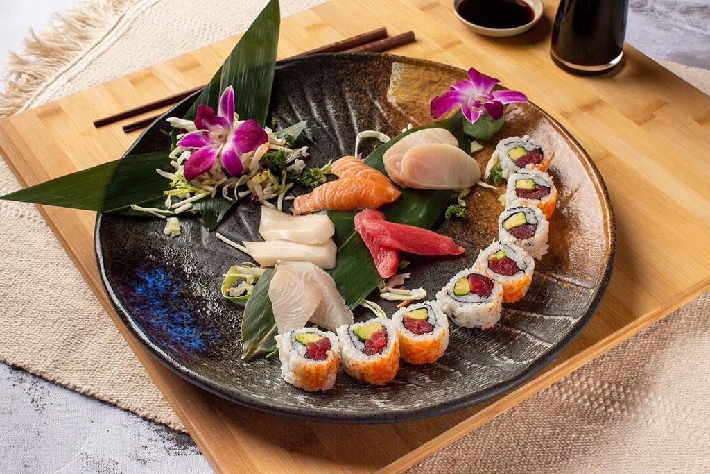 Sashimi Regular · 10 pieces sashimi with 1 spicy tuna roll