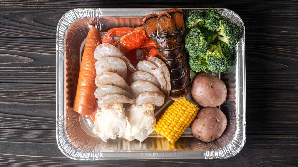 #3 · 2 Clusters Snow Crab，
1 Lobster Tail，
10 shrimp ，
2 potato,1 corn,1 sausage, broccoli