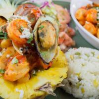 Piña Rellena De Mariscos · Pineapple stuffed with seafood accompanied with shrimps a la diabla and rice .