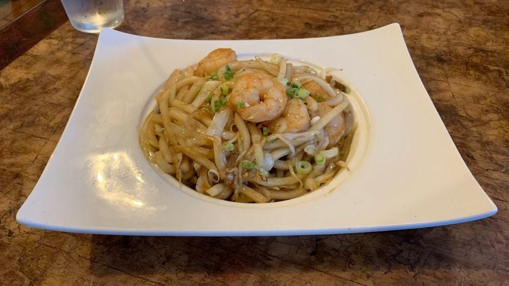 Yaki Udon · Sautéed Japanese noodle with seafood and vegetables