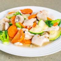 Moo Goo Gai Pan · Slices of chicken sautéed with broccoli, carrots, mushrooms, snowpeas, water chestnut , bamb...