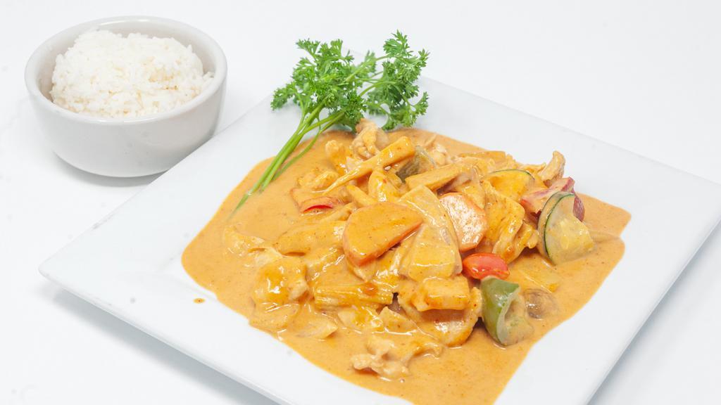 Red Curry · broccoli , bamboo , carrots , baby corn ,mushrooms , zucchini , bell peppers, onions , in a creamy curry sauce and fresh basil leaves