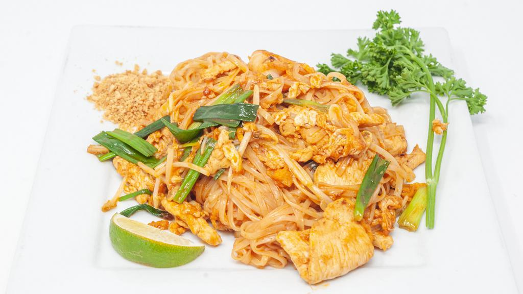 Pad Thai Chicken Lunch · stir fried thin rice noodle w/ chicken, egg, green onion, bean sprout and peanut