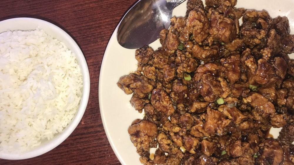 Crispy Scallion Chicken · Spicy. Gently fried diced chicken, shrimp or beef sautéed in the chef's spicy-sweet brown sauce.