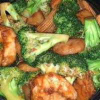 Hunan Shrimp · Spicy. Jumbo shrimp sautéed with baby corn, water chestnuts and broccoli in the chef's spicy...