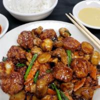 Scallops With Garlic Sauce · Spicy.  Jumbo scallops with mushrooms, carrots, water chestnuts and green scallion onions sa...