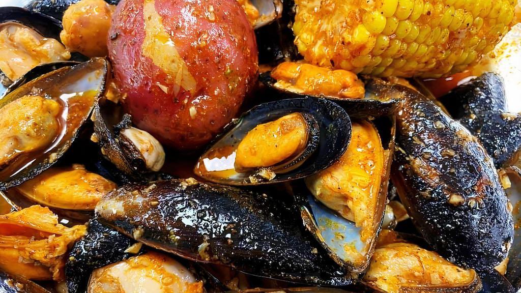 Black Mussels · Comes with one corn and one potato.