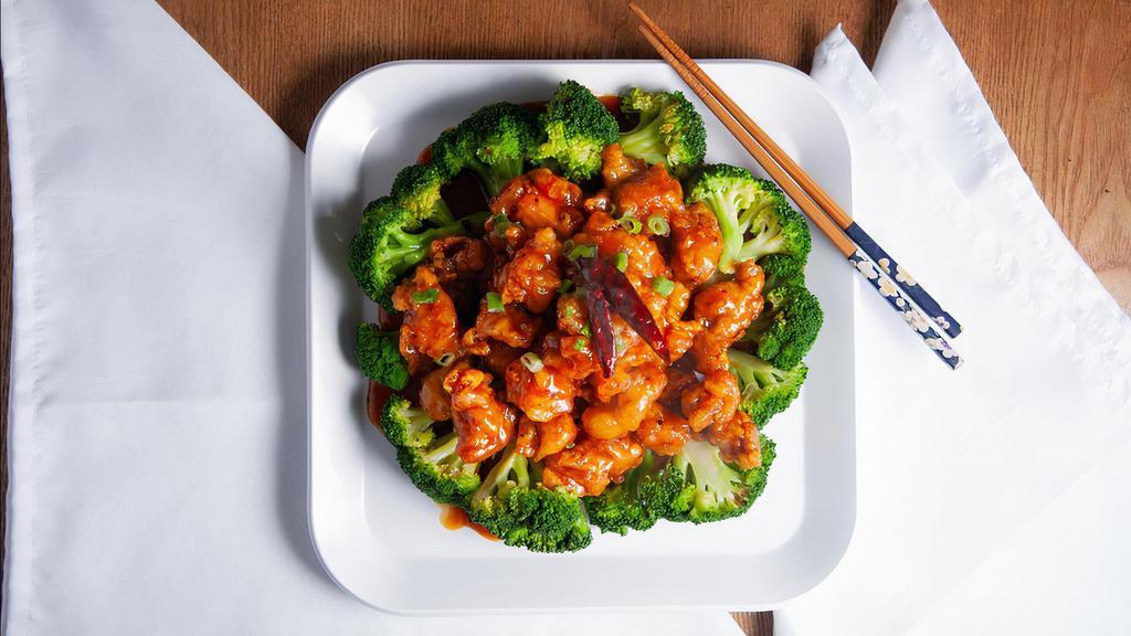 General Tso'S Chicken · Spicy. Crispy golden tender chicken morsels in a delightful chef's special sauce and broccoli on the side.