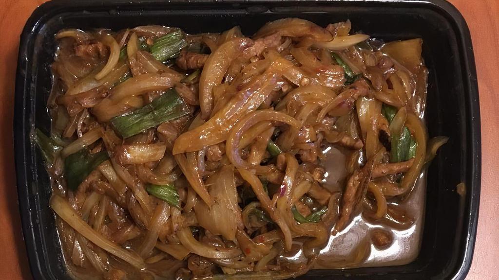  Beef Chow Mein · Served with onions, celery, and cabbage with white rice and fried noodle.