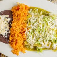 (4) Verdes / (4) Green Enchiladas  · Tortillas rellenas con pollo, cubiertas con rallado, salsa verde picante, cebollas. / Tortil...